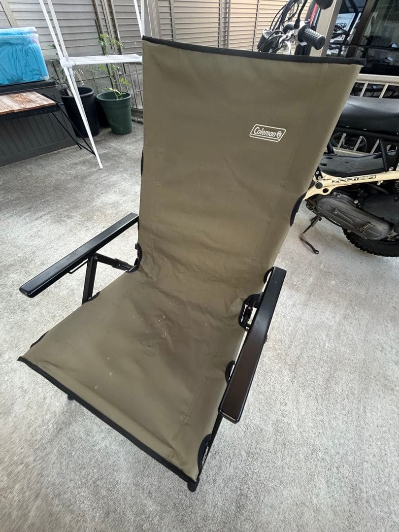 Coleman レイチェア2脚とテーブルセット　ハイランダーテーブル