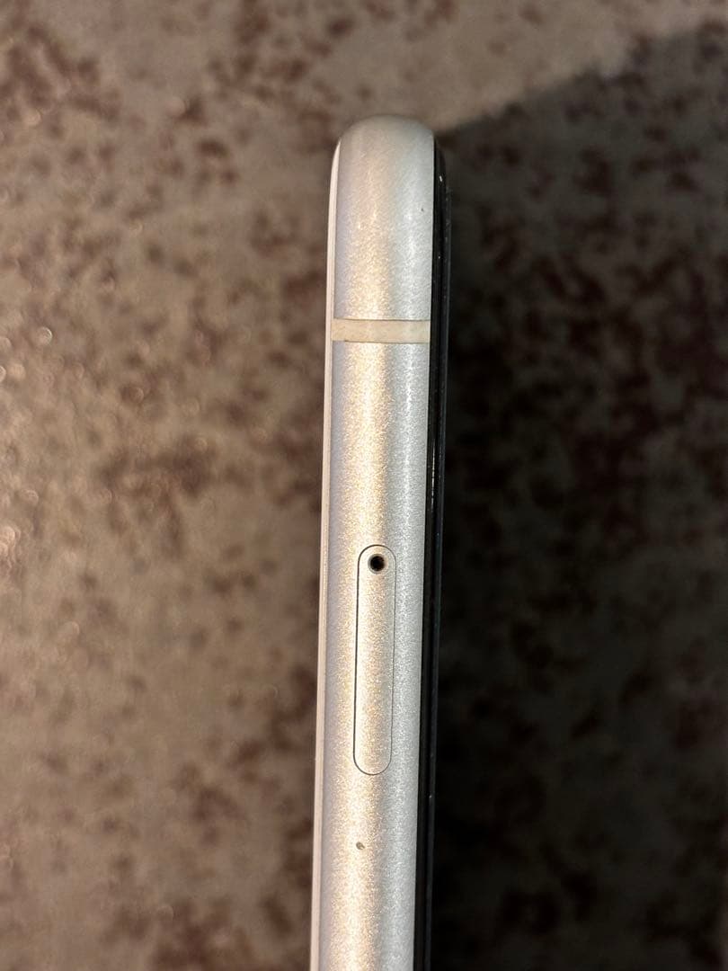 シルル　iPhone XR 128GB ホワイト82％ ,84% ２台