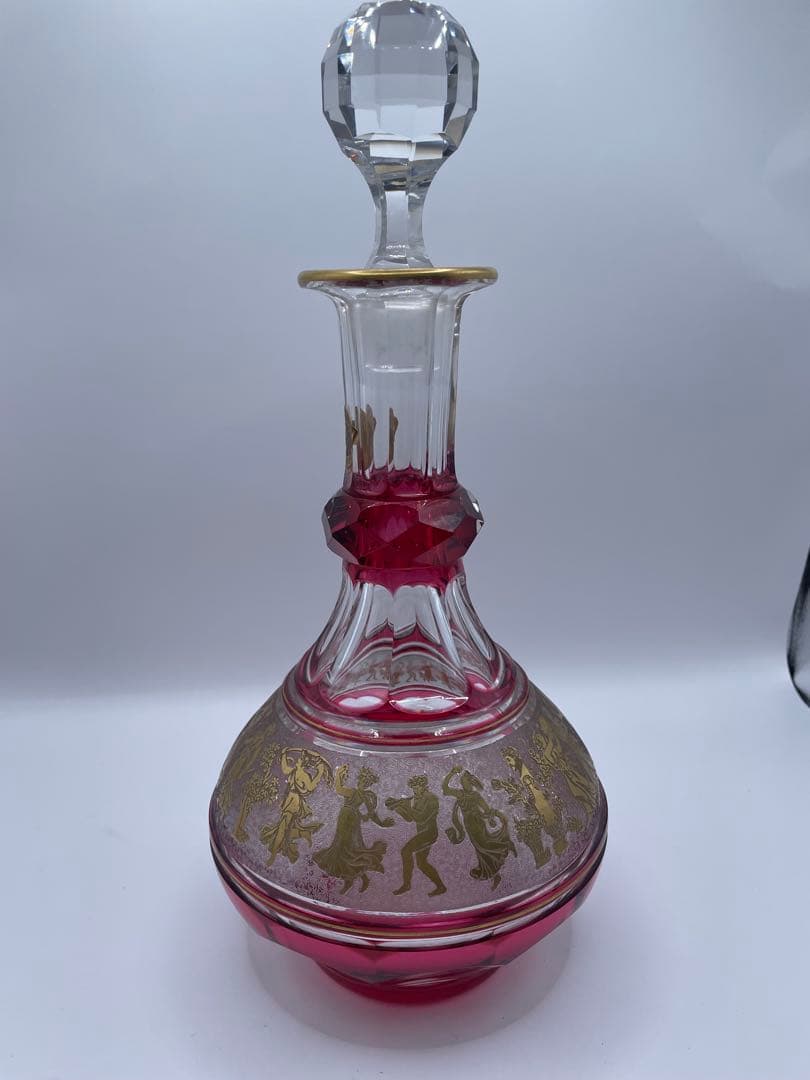 赤色ガラスデキャンタ 金色装飾付き