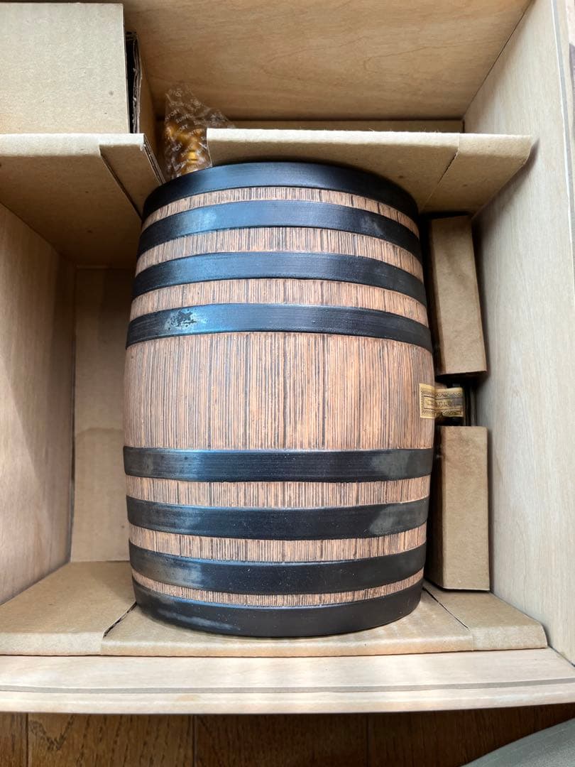 Suntory Whisky  樽　1800ml 43% 空樽