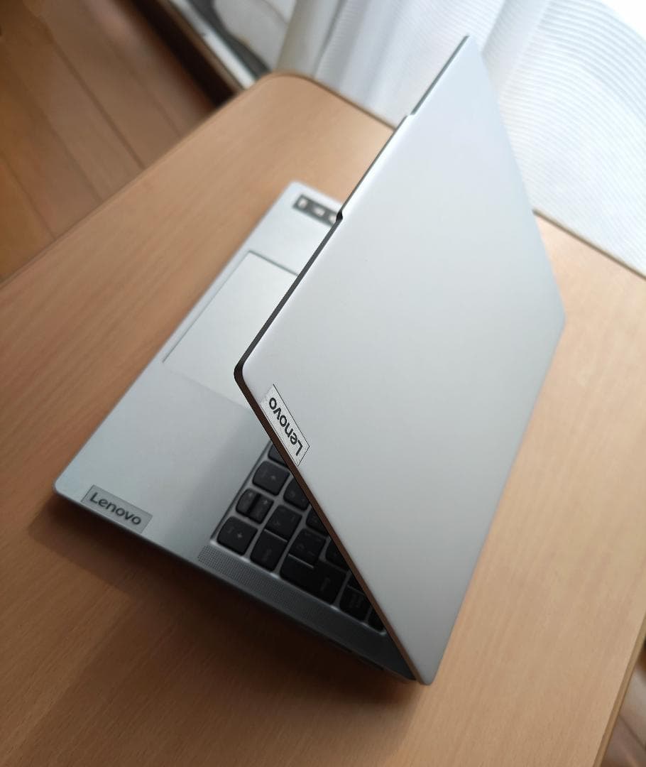 Lenovoスリムな ノートパソコン 2024年製
