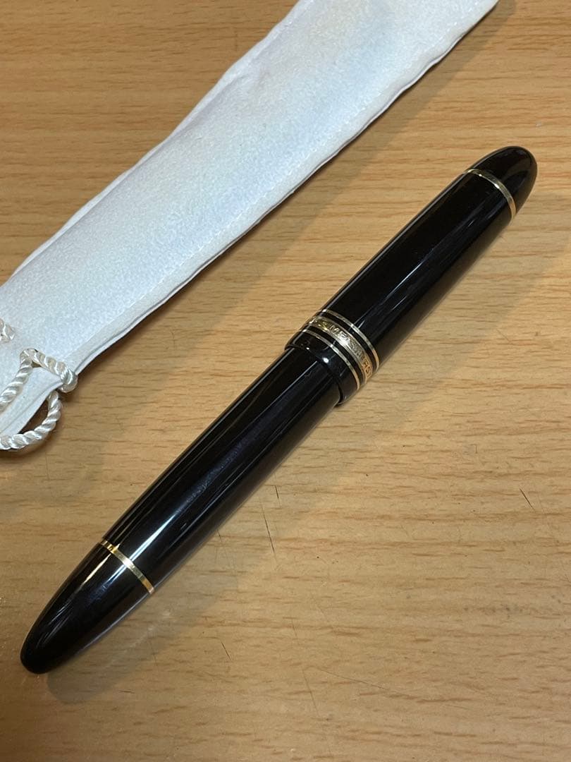 MONT BLANC 万年筆 黒 樹脂製 専用ケース付き