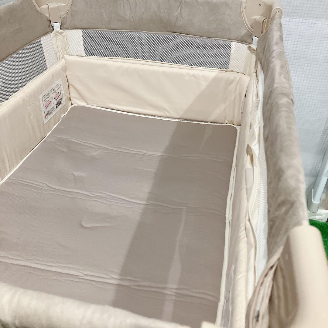 美品 Aprica ココネルエアープラス ベビーベッド ホワイト 洗えるマット