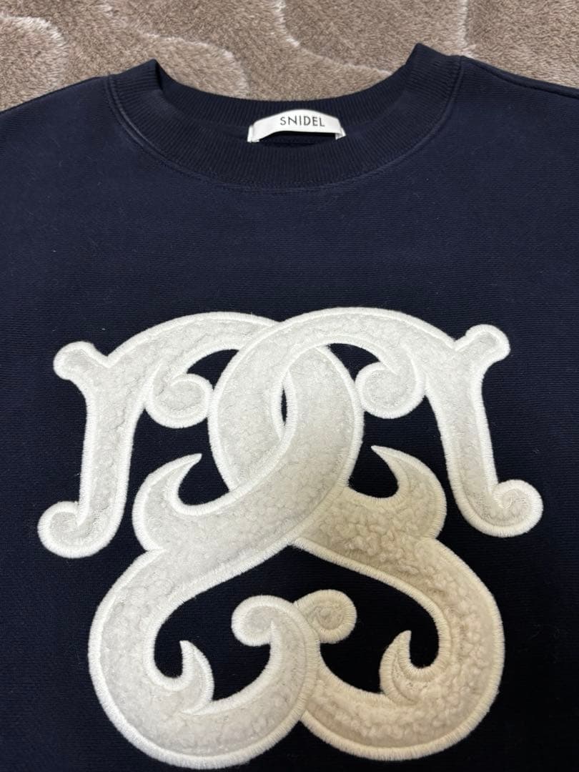 新品未使用タグ付きSNIDEL WEB限定ロゴモチーフスウェット　ネイビー