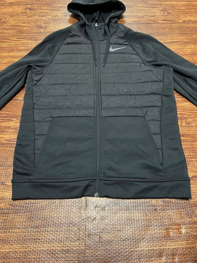 美品 NIKE M フード付きパディングジャケット ブラック