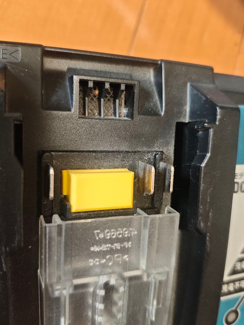 マキタ　makita　CL141FD 充電式クリーナー