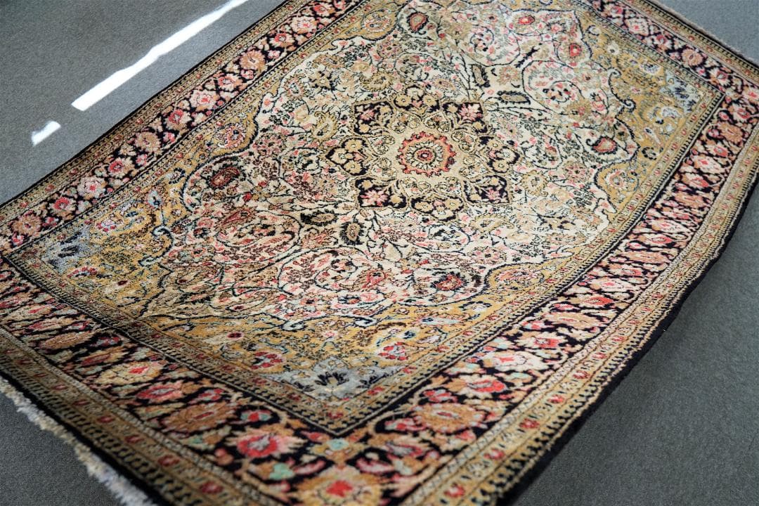 Vintage ペルシャ クム産シルクの手織り絨毯 size:200x132cm