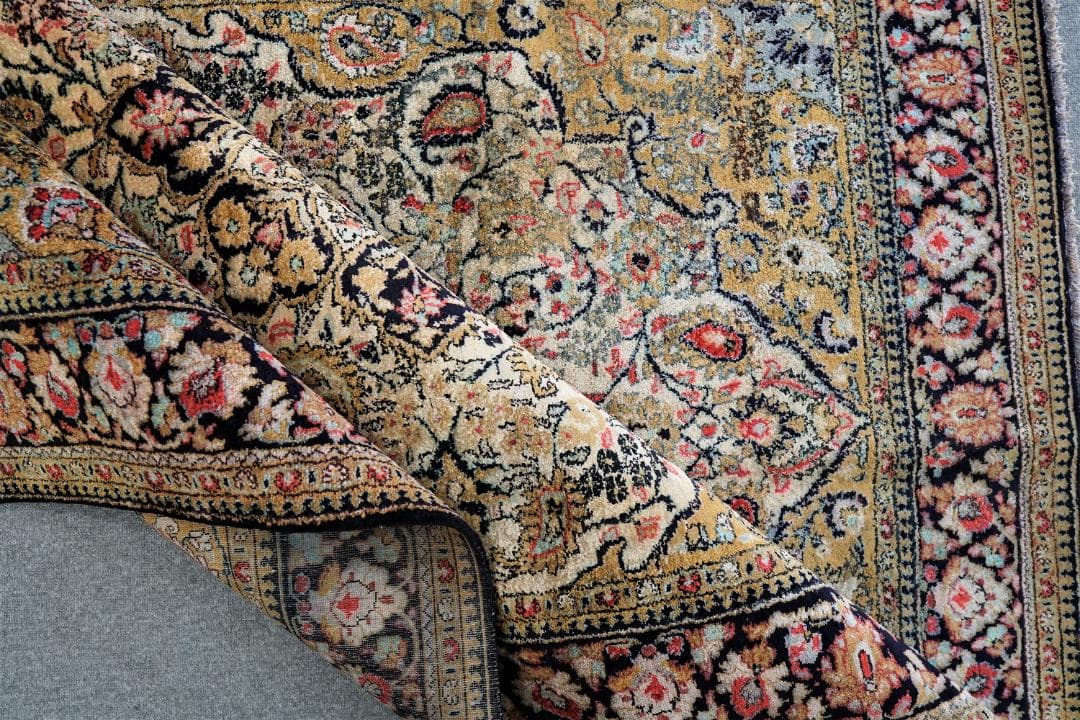 Vintage ペルシャ クム産シルクの手織り絨毯 size:200x132cm