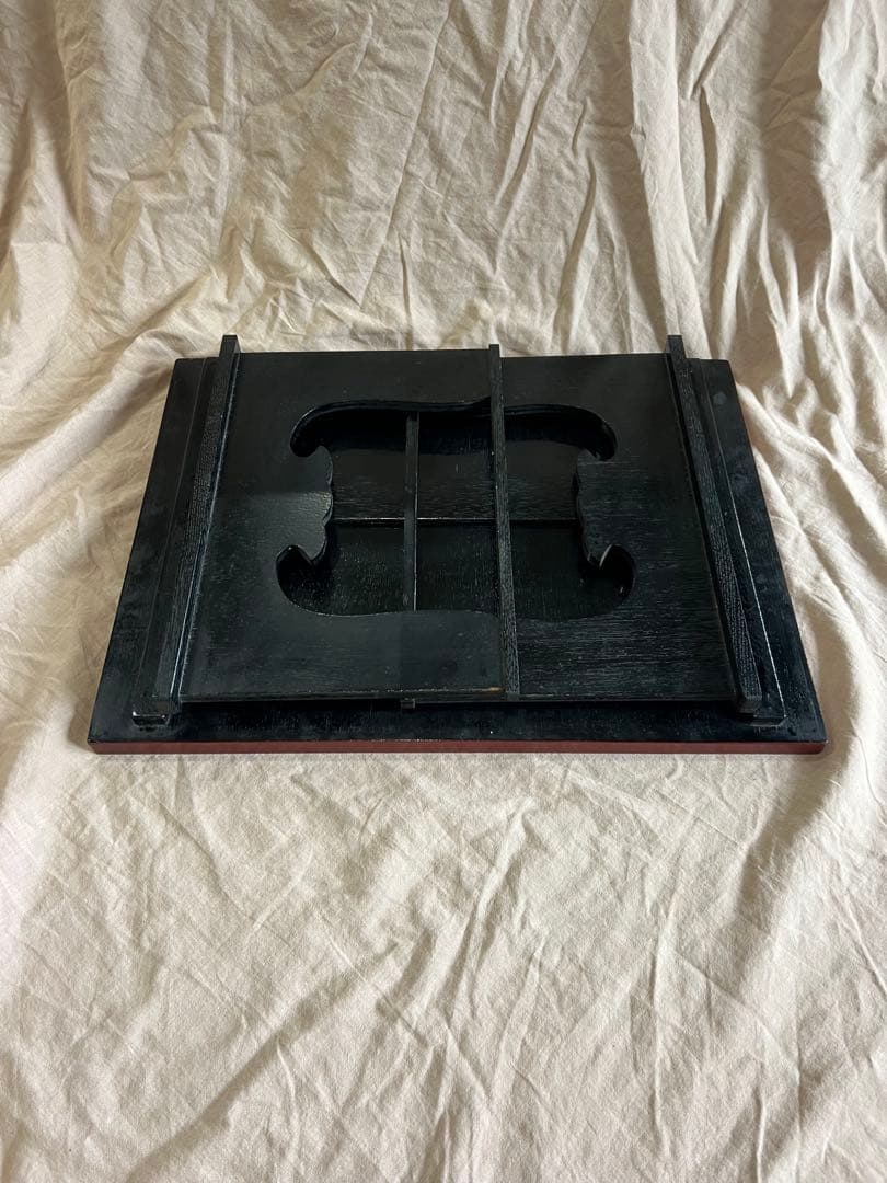 赤い花模様の座卓　漆塗り