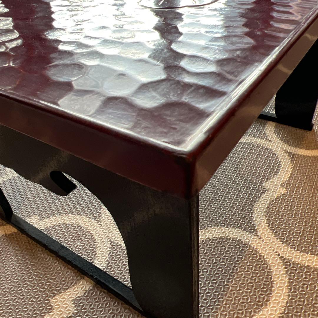 赤い花模様の座卓　漆塗り