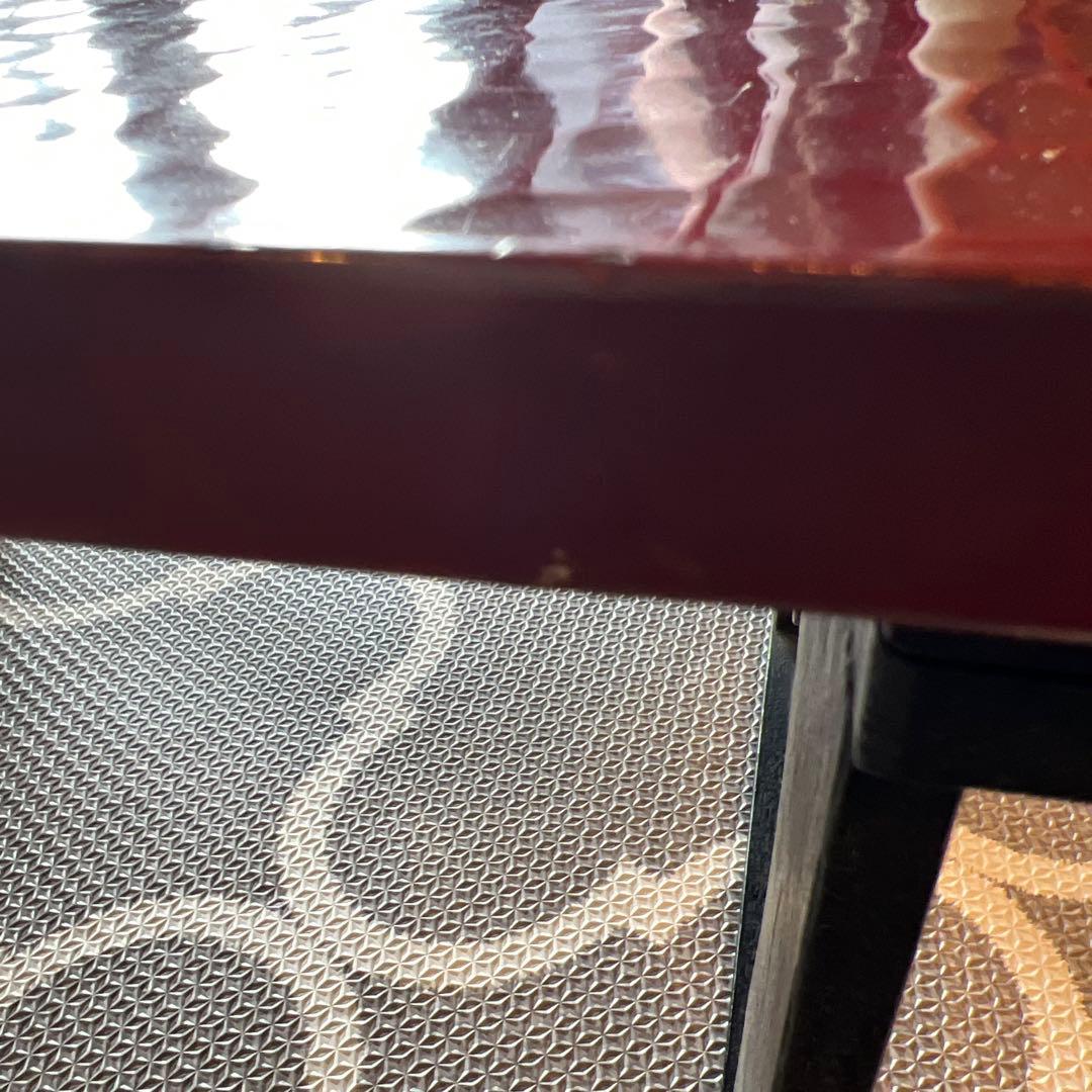 赤い花模様の座卓　漆塗り