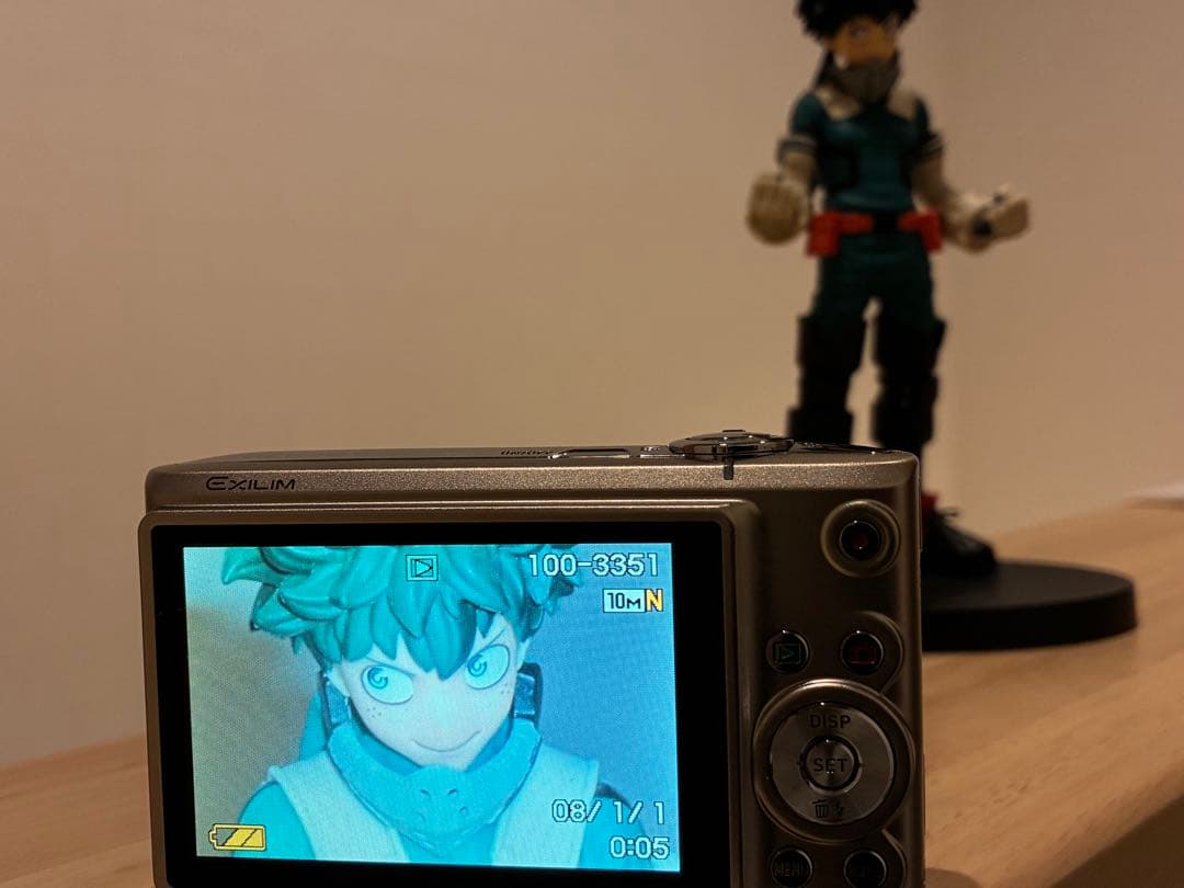 【極美品/訳あり】CASIO EXILIM EX-Z200 シルバー 充電器付き