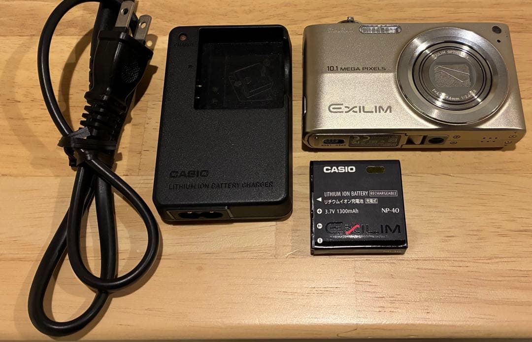 【極美品/訳あり】CASIO EXILIM EX-Z200 シルバー 充電器付き