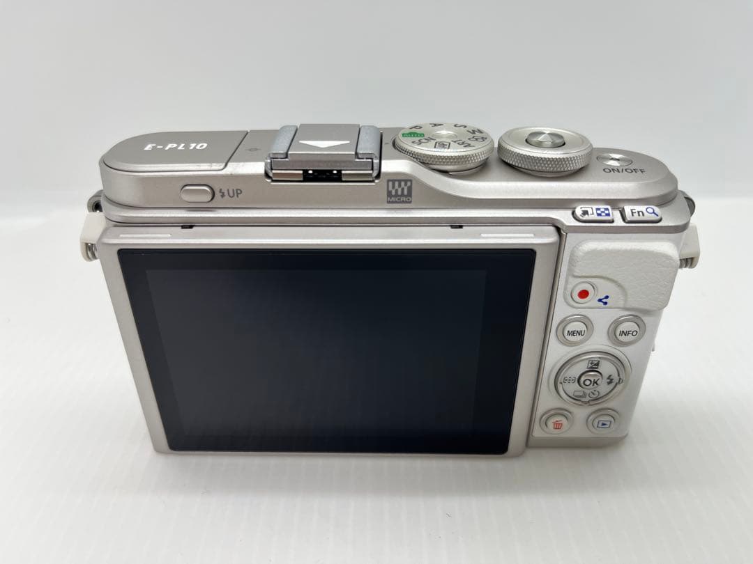 美品！OLYMPUS ミラーレス一眼　E-PL10 EZダブルズームレンズキット