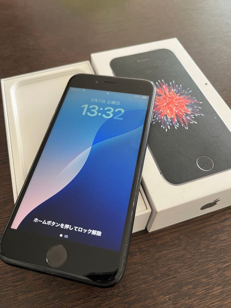 Apple iPhone SE (2世代)ブラック