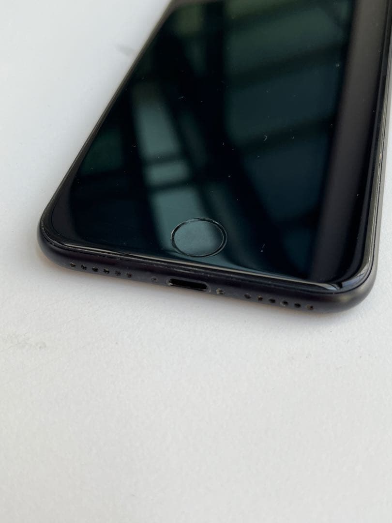 Apple iPhone SE (2世代)ブラック