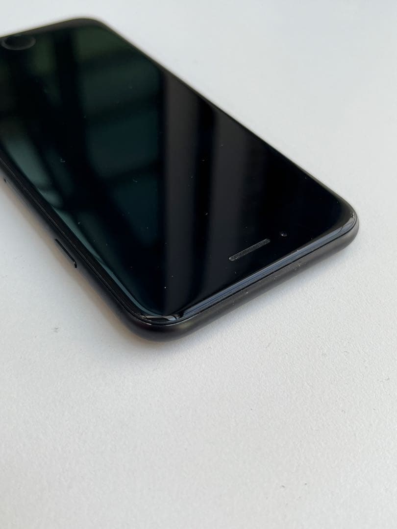 Apple iPhone SE (2世代)ブラック