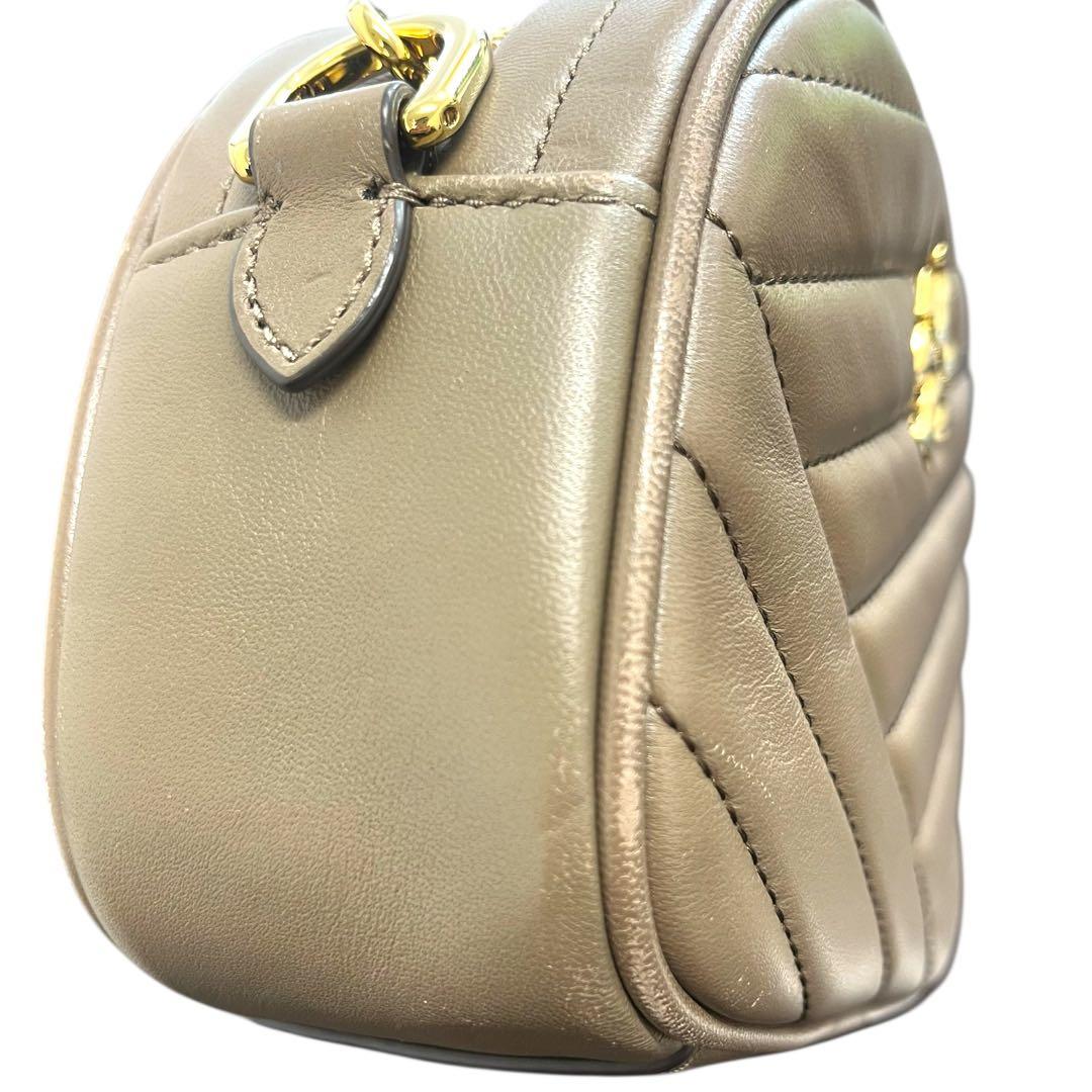 トリーバーチ キラ シェブロン スモール カメラバッグ