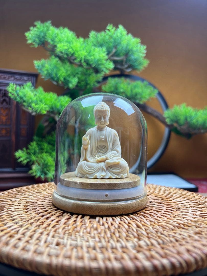 天然マンモス牙美しい手作り彫刻　大日如来　小さいな置物