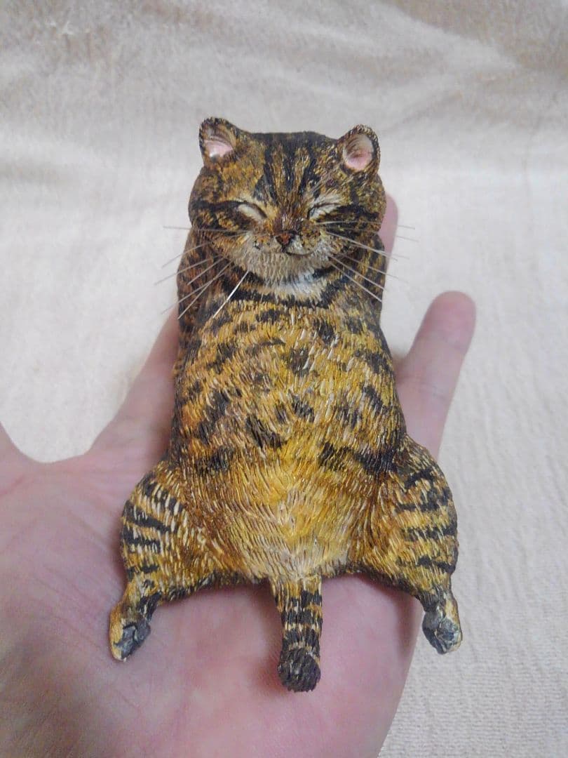 木彫りのデブ猫ボスの置物