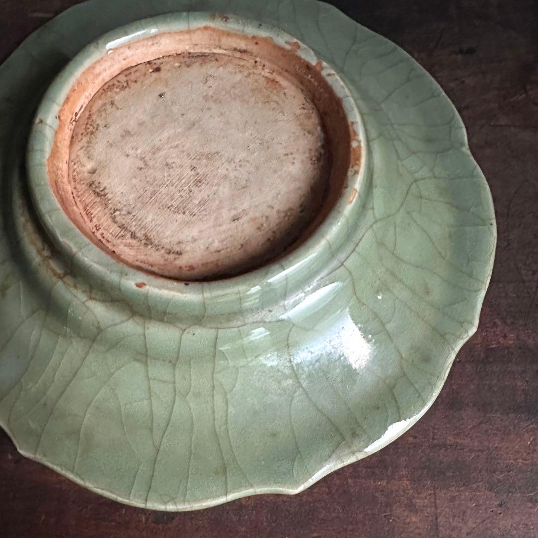 希少 青磁 平鉢 龍泉窯 陰刻 中国古玩 七官青磁 明〜清代初期 共箱