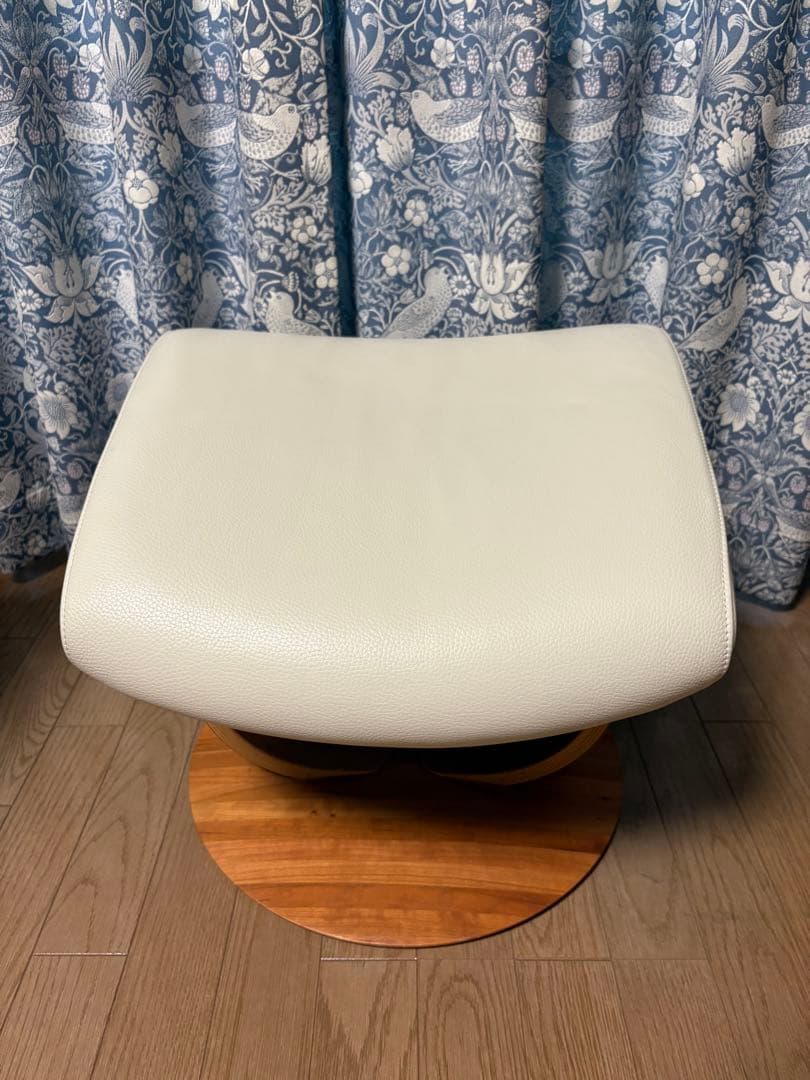 ま*う様 カリモク ザ・ファースト リクライニングチェア オットマン付