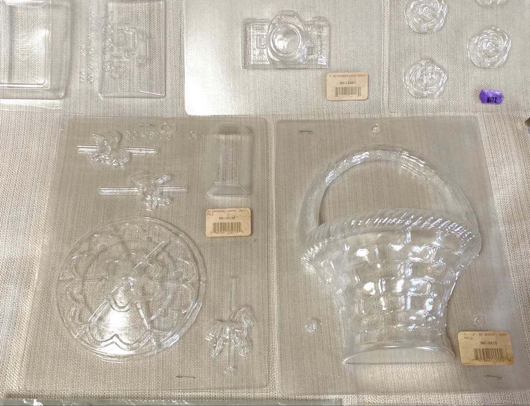 〈未使用〉輸入　立体チョコレート型