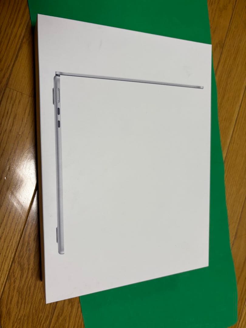 MacBook本体 Apple MacBook Air (M2, 8GB, 256GB)