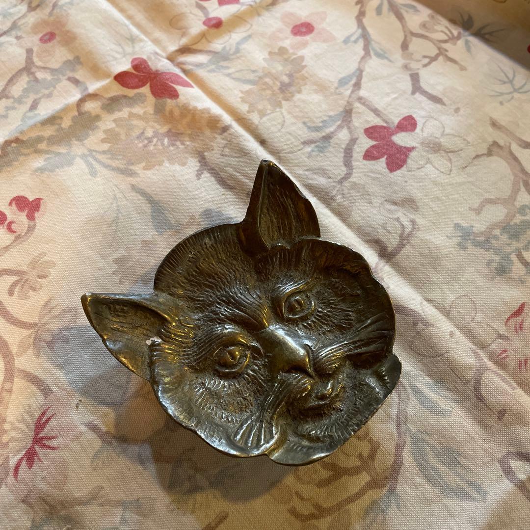 343イギリス買い付け猫の顔型金属製小物入れ重いブロンズ風