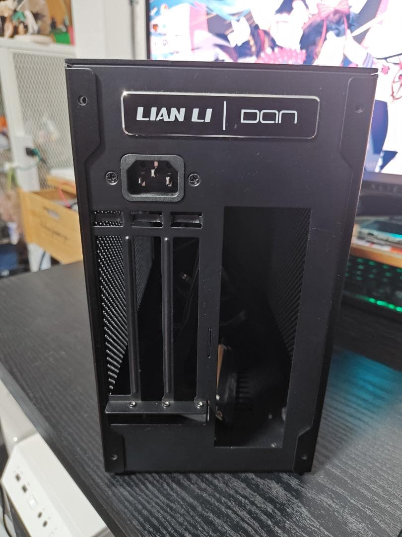 LIAN LI A4-H2O PCケース ITX