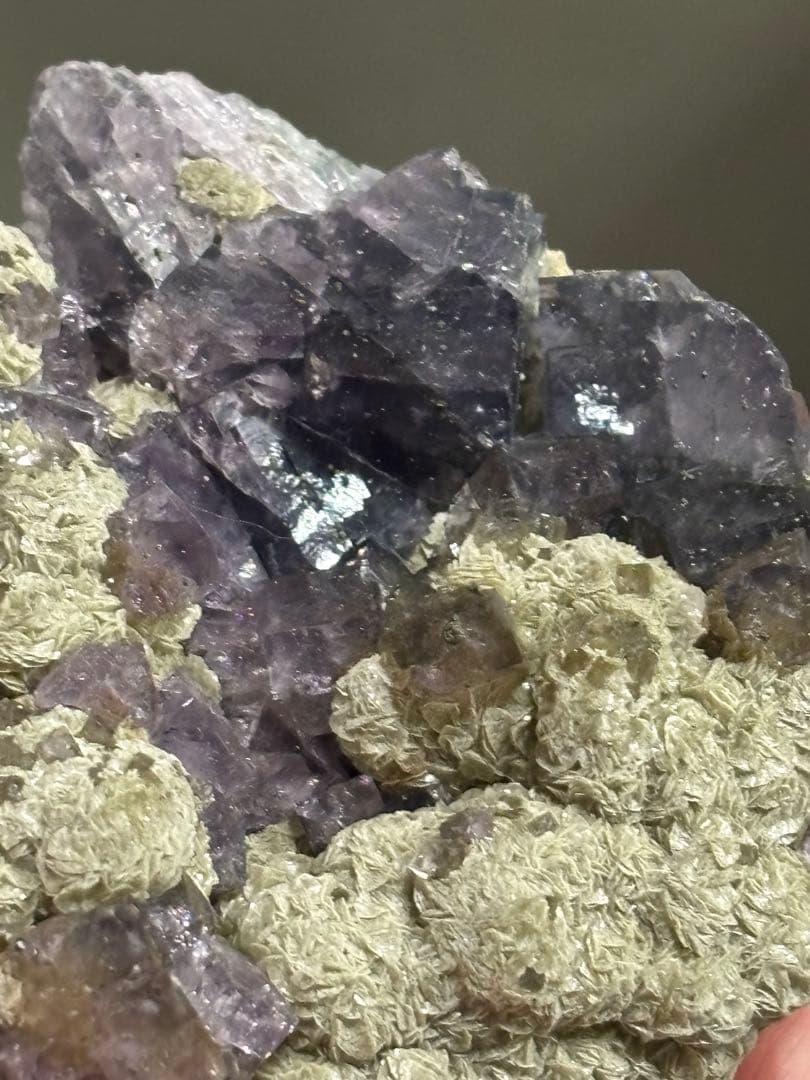 レア　ナイジェリア産フローライト、デザートローズ共生　強蛍光　240g 天然石