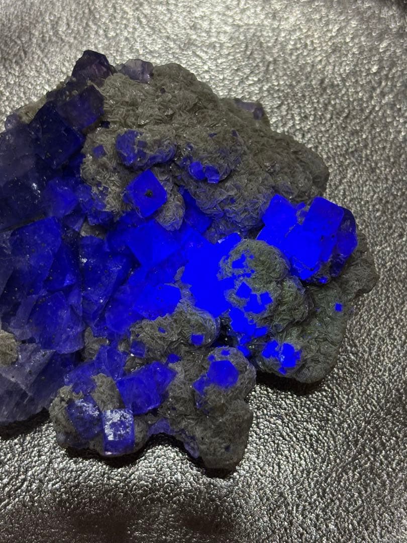 レア　ナイジェリア産フローライト、デザートローズ共生　強蛍光　240g 天然石