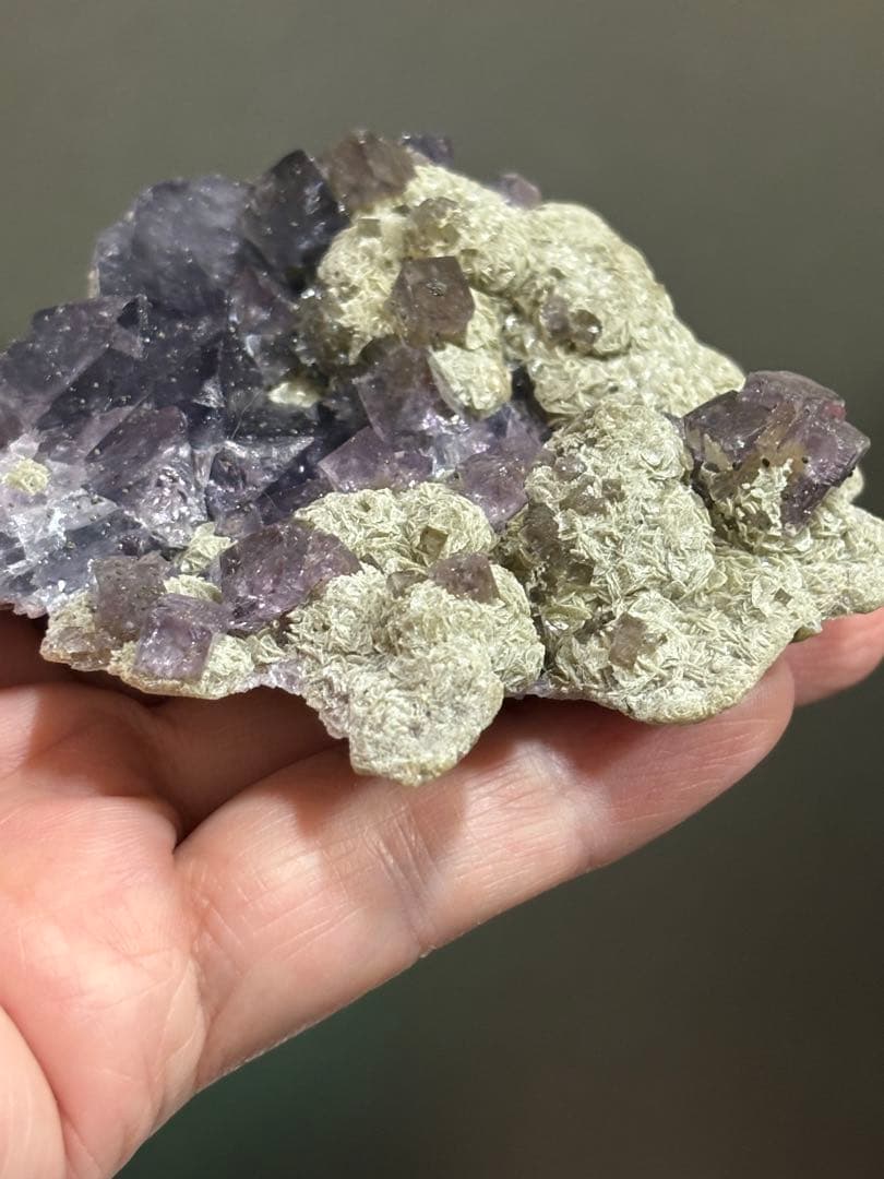 レア　ナイジェリア産フローライト、デザートローズ共生　強蛍光　240g 天然石