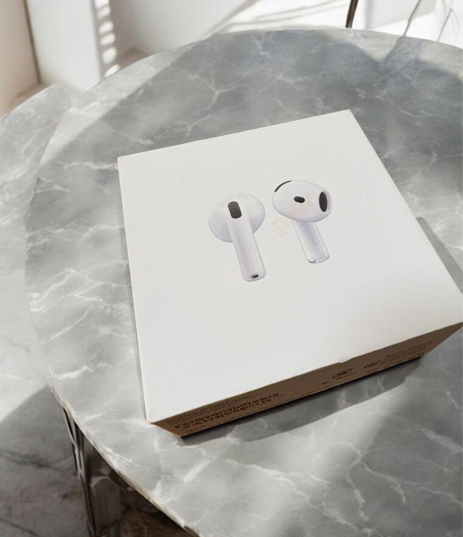 Apple AirPods 4 本体(ノイキャン非搭載)元箱・ケース・説明書付き