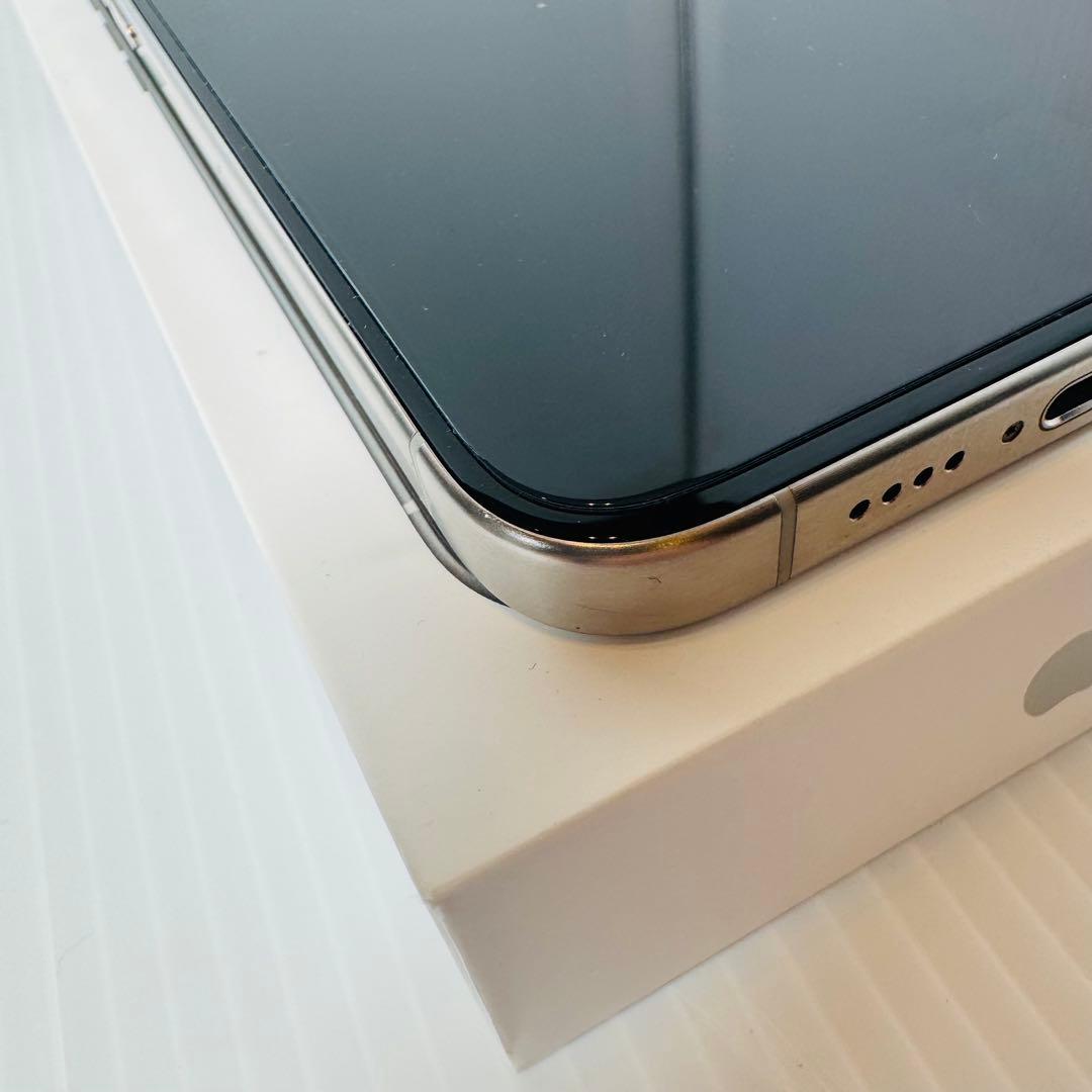 美品 Simフリー AppleiPhone 15 ProMaxホワイトチタニウム