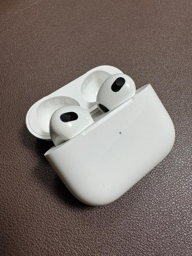 AirPods 3世代目 (A2566 A2564) 本体のみ ホワイト