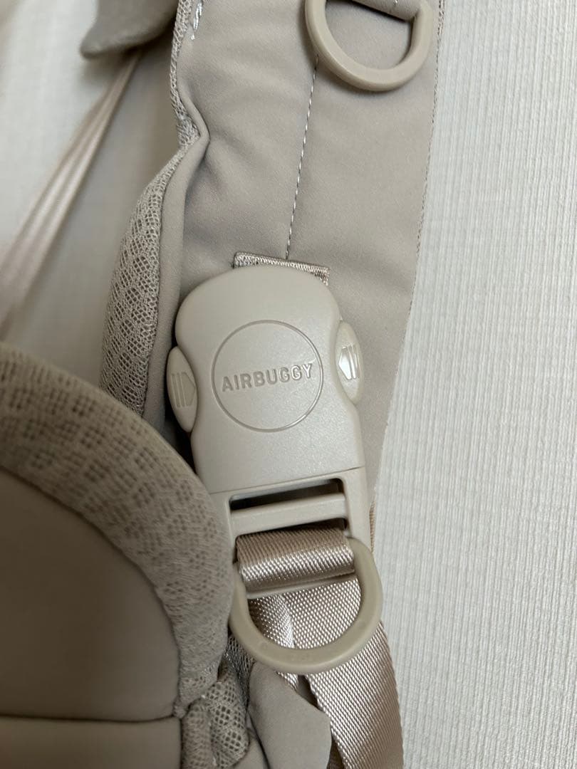 【美品】AIRBUGGY 抱っこ紐　サンドアッシュベージュ