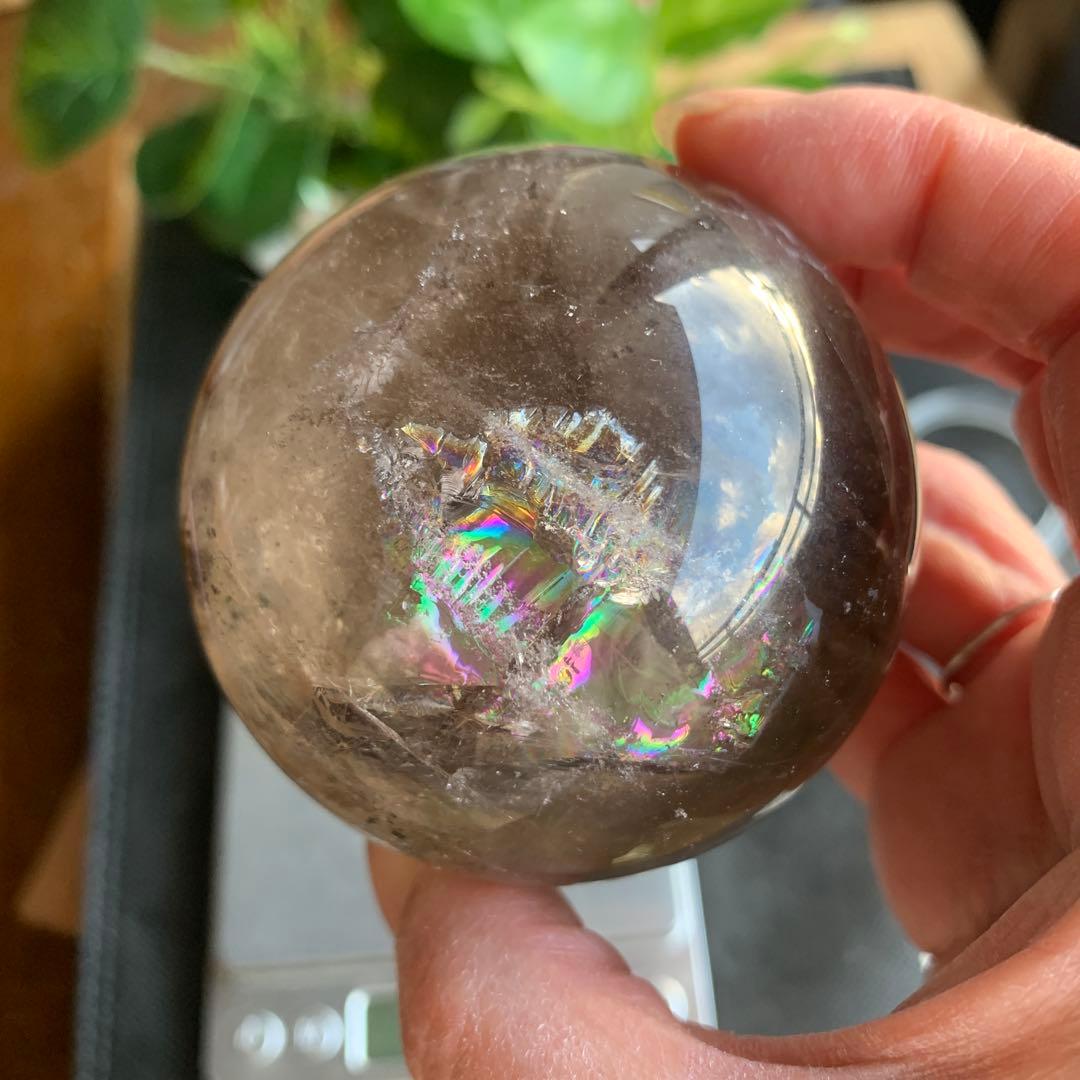 虹一杯‼︎スモーキークォーツスフィア大玉約66mm ゼウスストーン　天然石置物