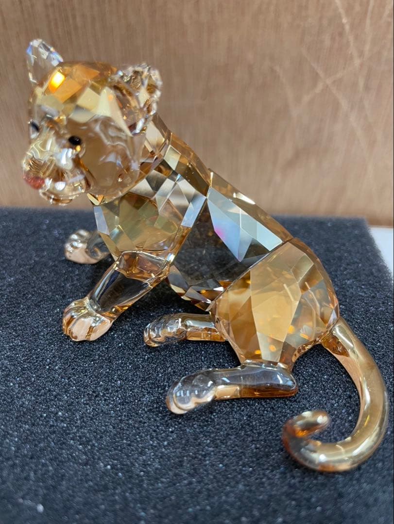 スワロフスキークリスタルガラス 虎の赤ちゃん フィギュア 1個