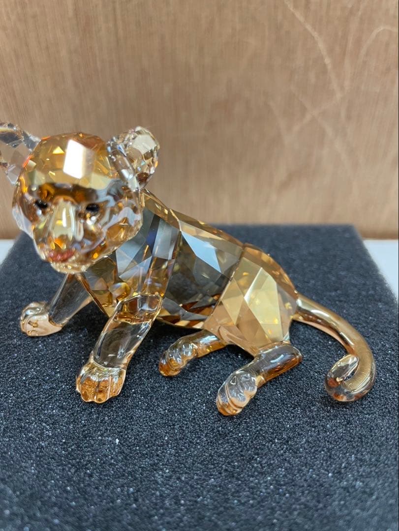 スワロフスキークリスタルガラス 虎の赤ちゃん フィギュア 1個