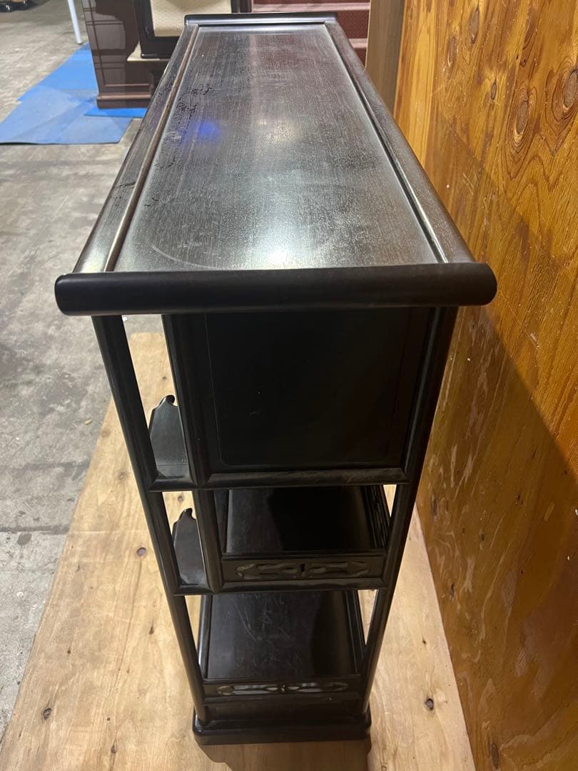 （13）【お引取り大歓迎】唐木家具 紫檀 茶箪笥 飾り棚 中国骨董 唐草透彫り