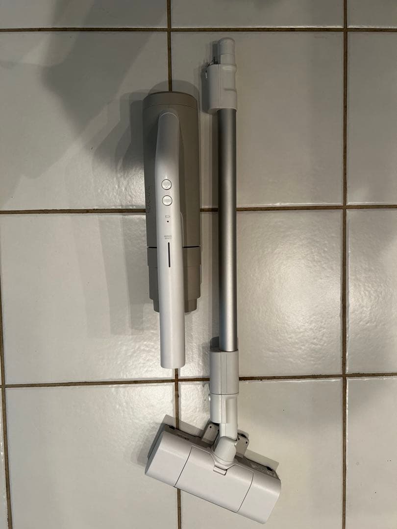 【中古美品・動作確認済】パナソニック 充電式掃除機 MC-NX810KM