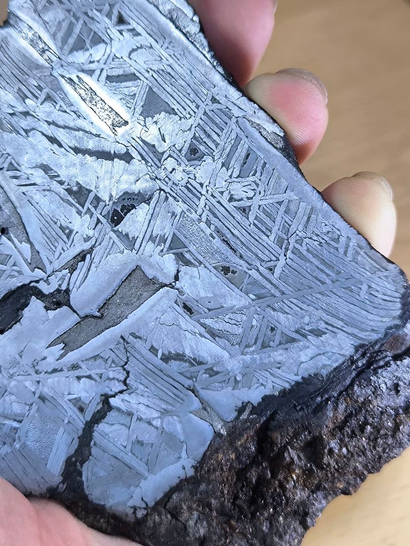 極上 アルタイ鉄隕石 700g 隕石　パワーストーン　宝石 天然石