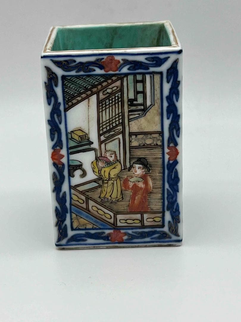 清乾隆時代【大清乾隆年製】在銘 琺瑯彩松石緑釉人物文四方筆筒 西廂記 (F-2)