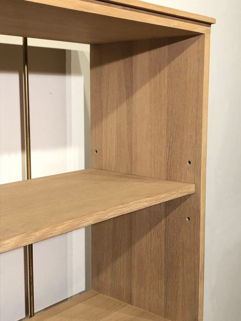 工房製作 オーク無垢 楢無垢材 本棚 飾り棚 真鍮 ホワイトオイル仕上 店舗什器