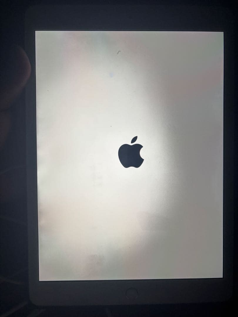 訳あり週末特価　Apple iPad 第8世代　箱付き　セルラーモデル