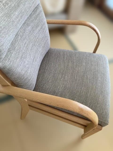 4.ソファのような座り心地(ニトリ C-27肘付き2脚+肘なし２脚）4脚セット