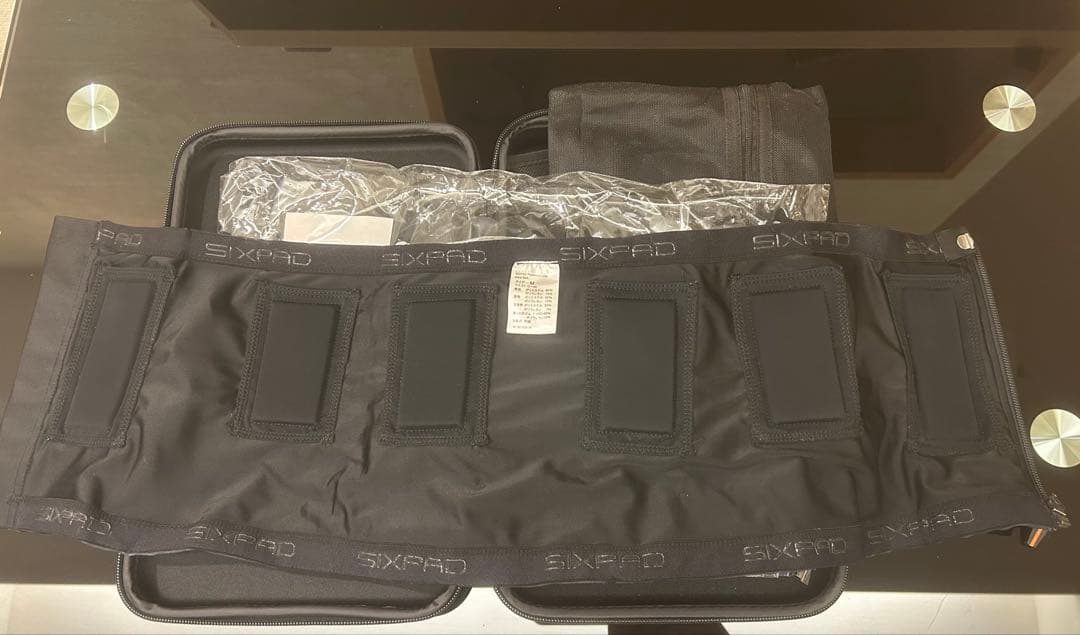 シックスパッド　Mサイズ　SIXPAD パワースーツ コアベルト 腹筋 EMS