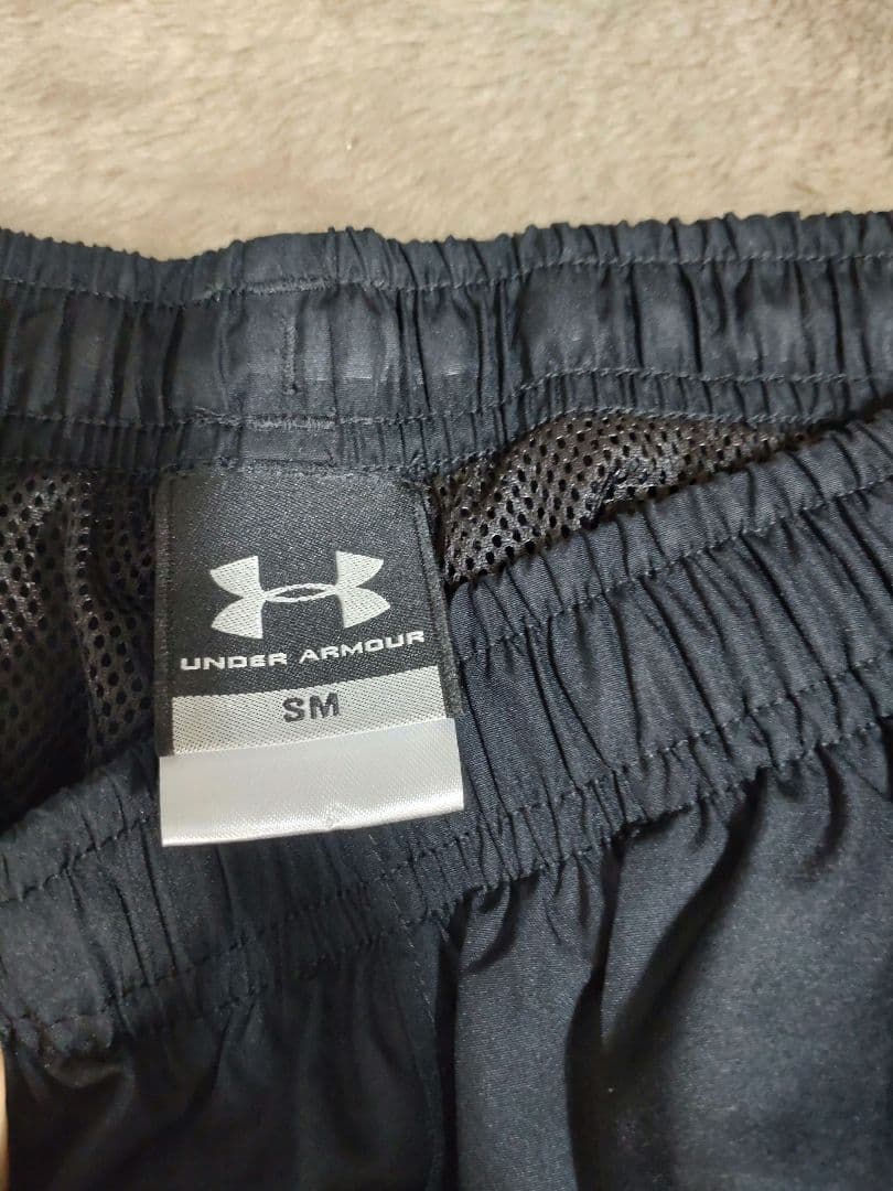 新品同様アンダーアーマーUNDER ARMOUR ジャージセットアップＳＭ