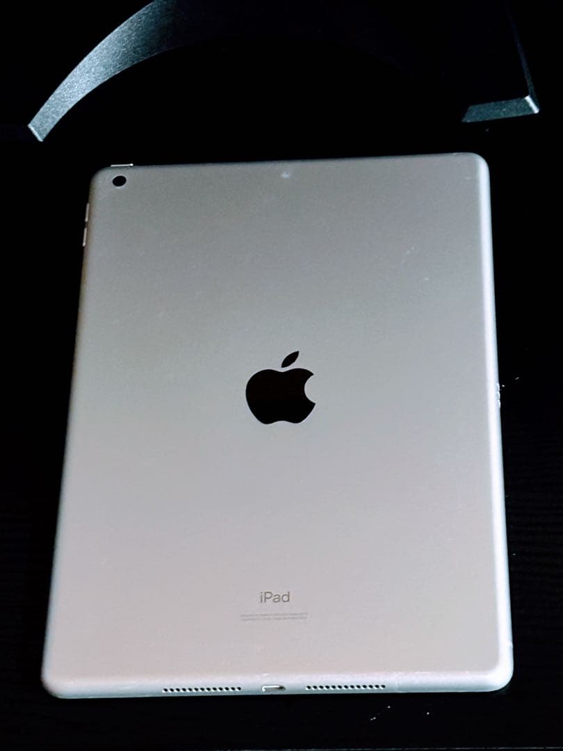 iPad 第8世代 32GB SIMフリー シルバー 白 美品